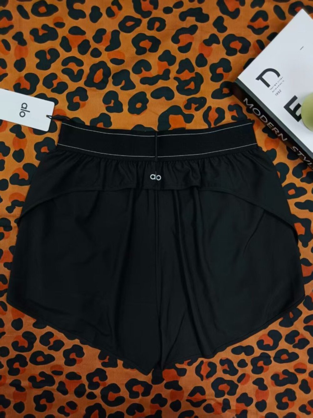 🍠Black Alo Yoga Match Point Short😸Leg-Lengthening Brand new with tags - Picture 8 of 8